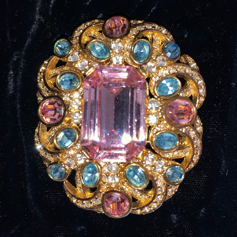 Ciner vintage brooch or necklace